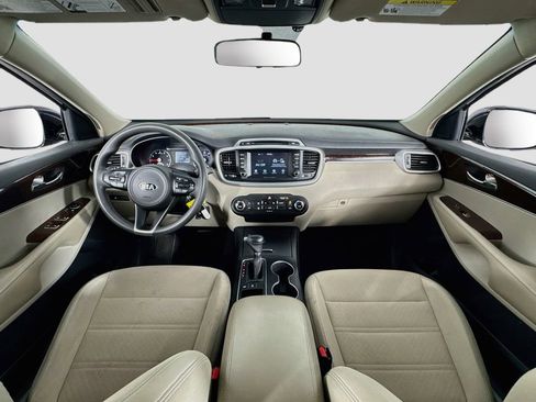Used 2018 Kia Sorento AWD image 11