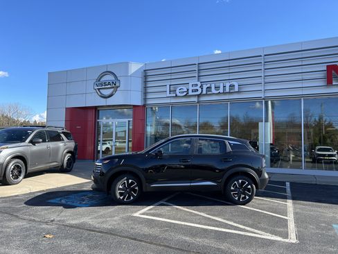 New 2025 Nissan Kicks SV w/ SV Premium Package image 2