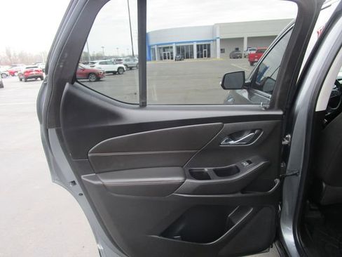 Used 2020 Chevrolet Traverse LT image 19