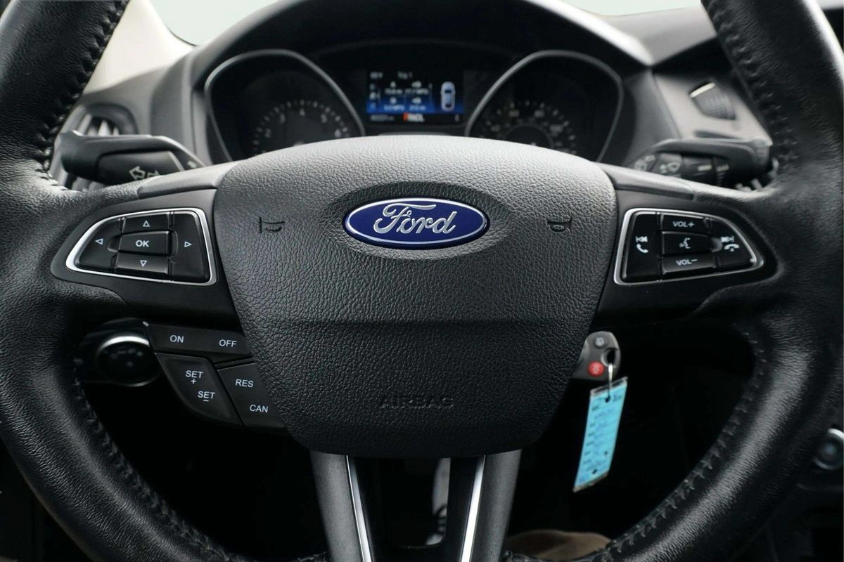 Used 2018 Ford Focus SE w/ Cold Weather Package FWD image 24