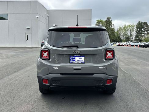 Used 2021 Jeep Renegade Latitude FWD image 24