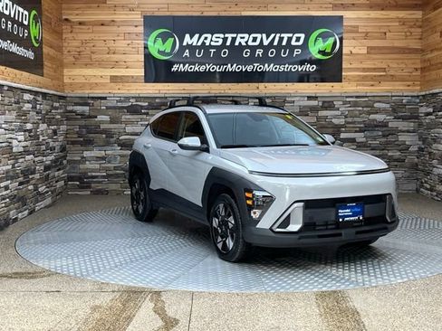 Used 2024 Hyundai Kona SEL AWD/4WD image 2