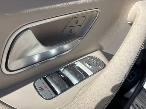 Used 2024 Mercedes-Benz GLS 450 4MATIC image 12