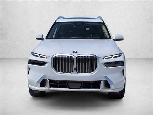 Used 2025 BMW X7 xDrive40i w/ Premium Package AWD/4WD image 2