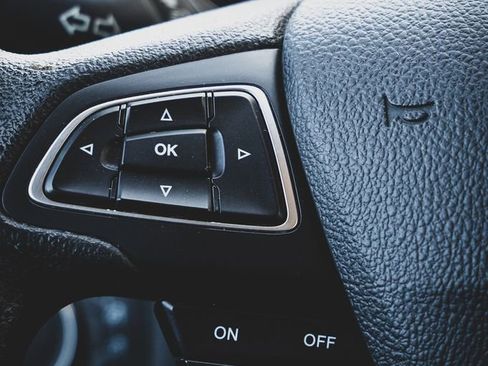 Used 2019 Ford Escape SE image 10