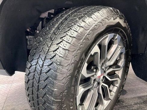 Used 2023 GMC Canyon Denali image 32