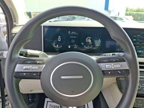 Used 2025 Hyundai Tucson SE image 22