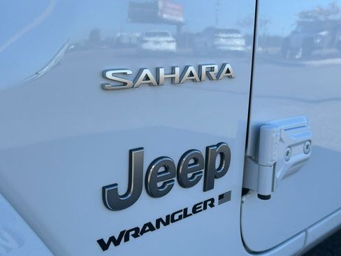 Used 2024 Jeep Wrangler Sahara image 38