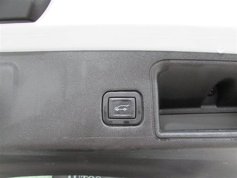 Used 2023 GMC Terrain SLT image 49