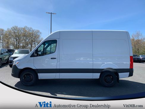 Used 2025 Mercedes-Benz Sprinter 2500 image 5