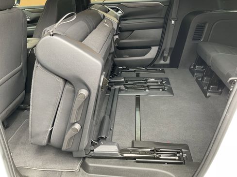 Used 2022 Chevrolet Suburban LS AWD/4WD image 38