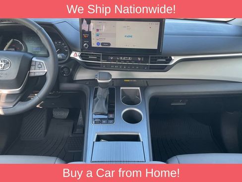 Used 2026 Toyota Sienna XLE FWD image 13
