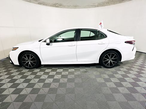 Used 2023 Toyota Camry SE FWD image 6