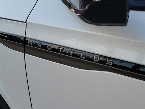 Certified 2024 Lincoln Nautilus Black Label image 6