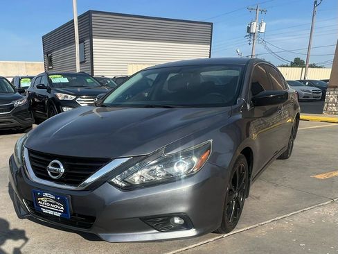 Used 2017 Nissan Altima 2.5 SR w/ Midnight Edition Package FWD image 5