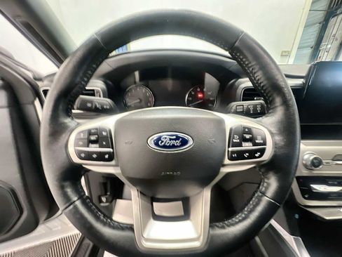 Used 2022 Ford Explorer XLT w/ Equipment Group 202A image 11