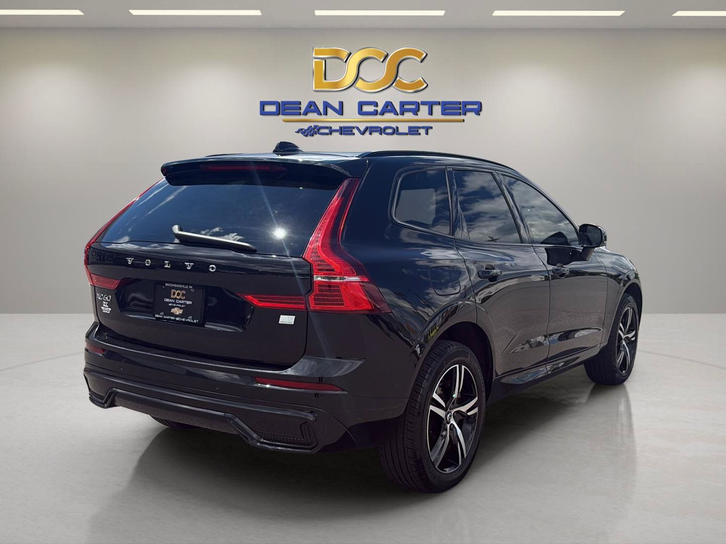 Used 2022 Volvo XC60 T8 R-Design w/ Climate Package AWD/4WD image 5