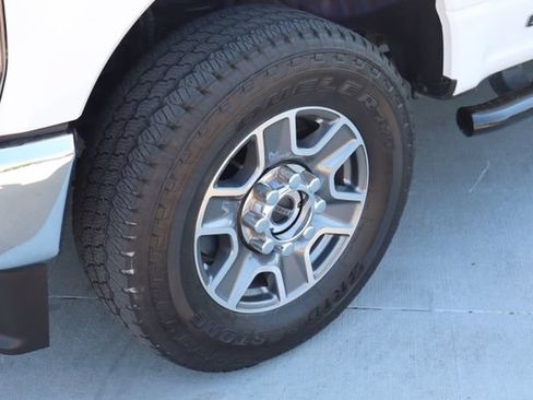 Used 2024 Ford F250 Lariat AWD/4WD image 2