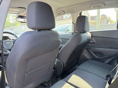 Used 2019 Chevrolet Trax LS FWD image 21
