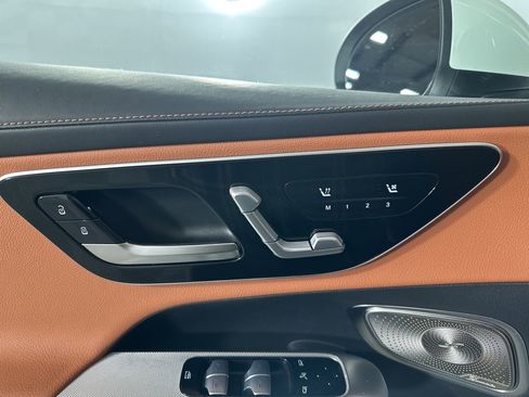 Used 2023 Mercedes-Benz GLC 300 4MATIC image 10