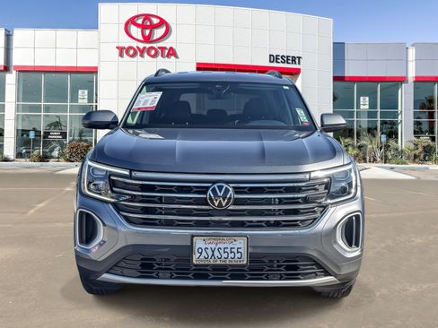 Used 2025 Volkswagen Atlas SE FWD image 2