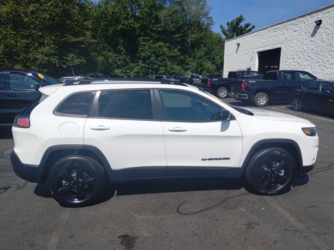 Used 2023 Jeep Cherokee Altitude Lux image 2