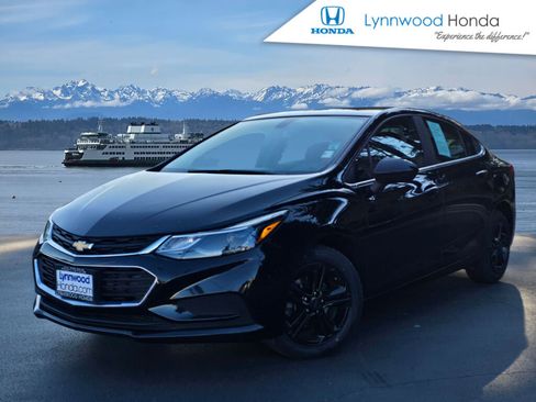 Used 2017 Chevrolet Cruze LT w/ Convenience Package image 1