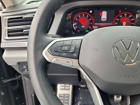 Certified 2025 Volkswagen Atlas Peak Edition SE AWD/4WD image 33