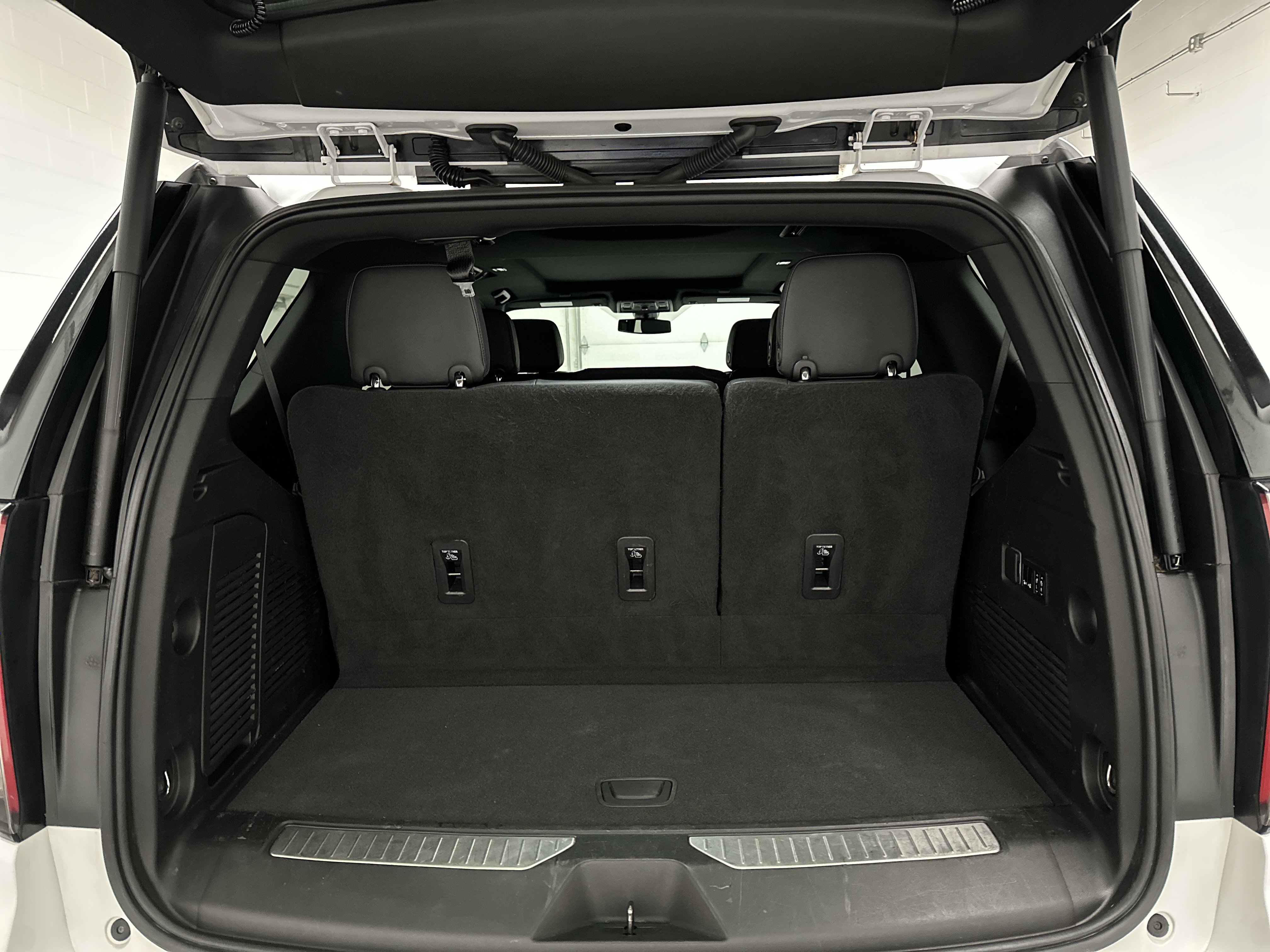 Used 2022 Chevrolet Tahoe RST w/ Luxury Package AWD/4WD image 16