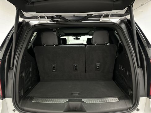 Used 2022 Chevrolet Tahoe RST w/ Luxury Package AWD/4WD image 16