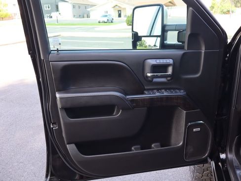 Used 2016 GMC Sierra 2500 Denali w/ Duramax Plus Package AWD/4WD image 23