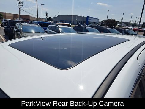 Certified 2026 Chrysler Pacifica Limited FWD image 9
