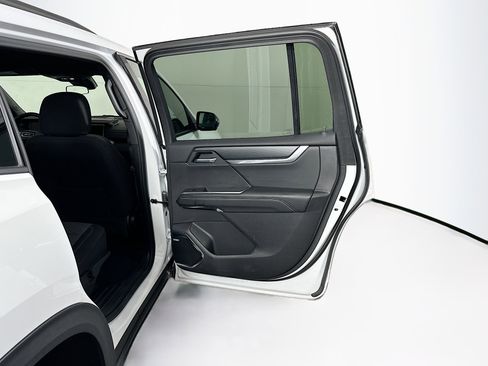 Used 2025 GMC Acadia Elevation image 32