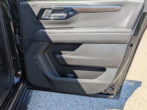 New 2026 Chevrolet Suburban LS w/ LS Custom Edition AWD/4WD image 32