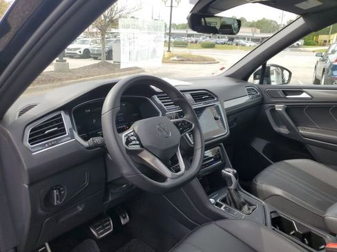 Used 2024 Volkswagen Tiguan SE R-Line image 18