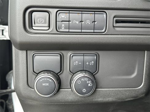 Used 2023 Chevrolet Suburban LT image 20