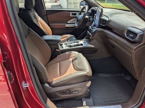 Certified 2022 Ford Explorer King Ranch w/ Premium Technology Package AWD/4WD image 35
