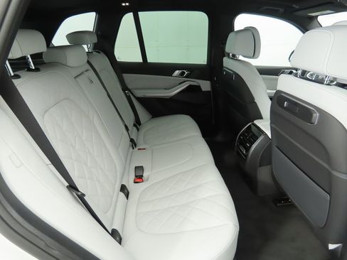 Used 2026 BMW X5 sDrive40i w/ M Sport Package image 24