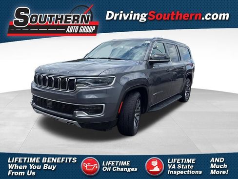 Used 2024 Jeep Wagoneer L Series II w/ Flexible Seating Group AWD/4WD image 1