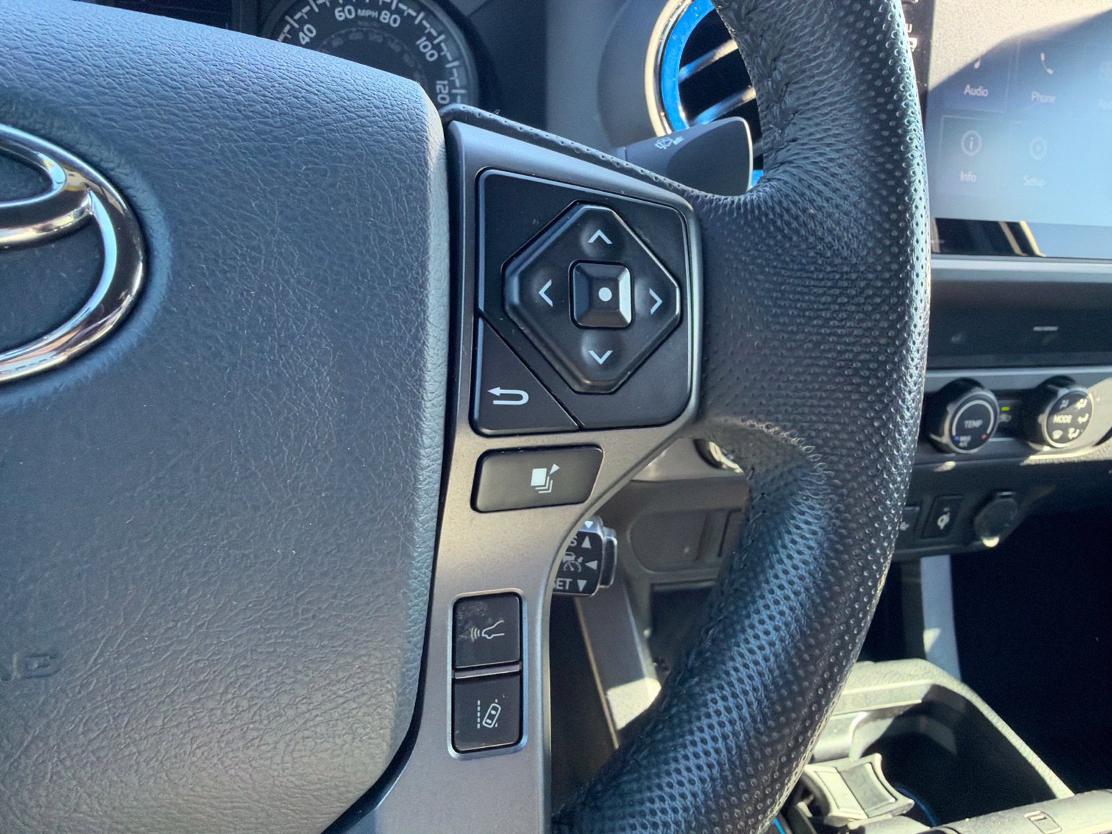 Used 2020 Toyota Tacoma TRD Off-Road AWD/4WD image 21