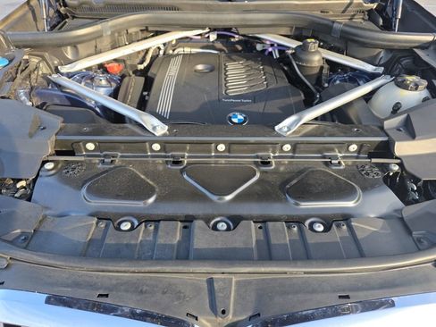 Used 2022 BMW X5 xDrive40i w/ M Sport Package image 11