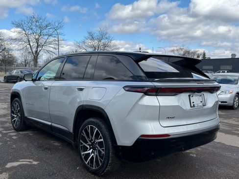 Used 2025 Jeep Wagoneer S Limited image 8