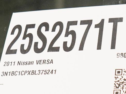 Used 2011 Nissan Versa Hatchback w/ Premium Pkg FWD image 26
