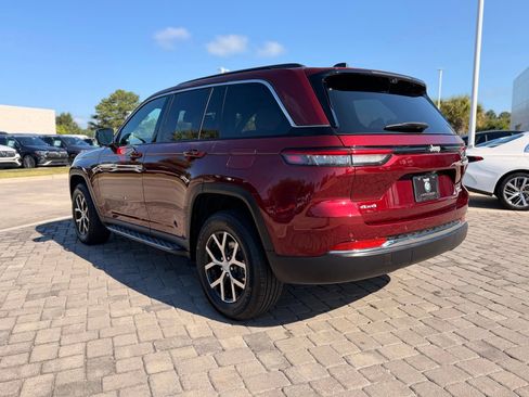 Used 2025 Jeep Grand Cherokee Limited w/ Luxury Tech Group II AWD/4WD image 11