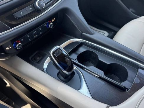 Used 2018 Buick Enclave Essence image 29