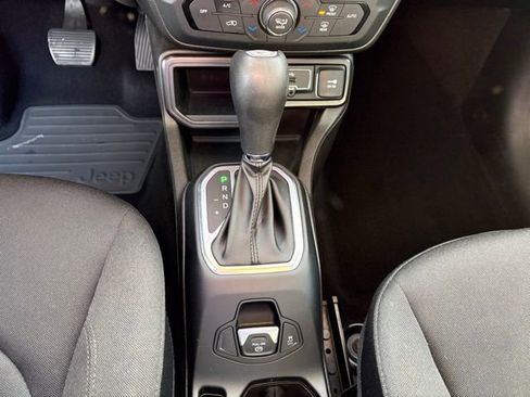 Used 2021 Jeep Renegade Latitude image 21