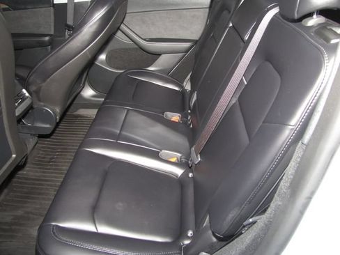 Used 2024 Tesla Model Y Performance AWD/4WD image 9