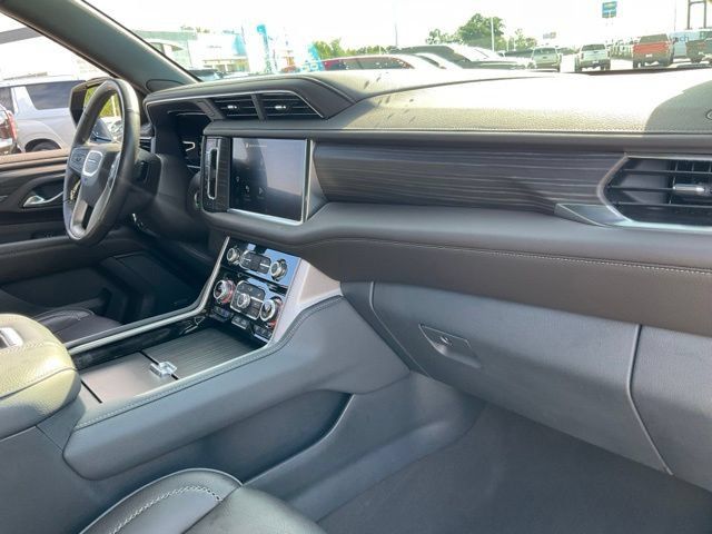 Used 2022 GMC Yukon Denali w/ Denali Premium Package AWD/4WD image 25