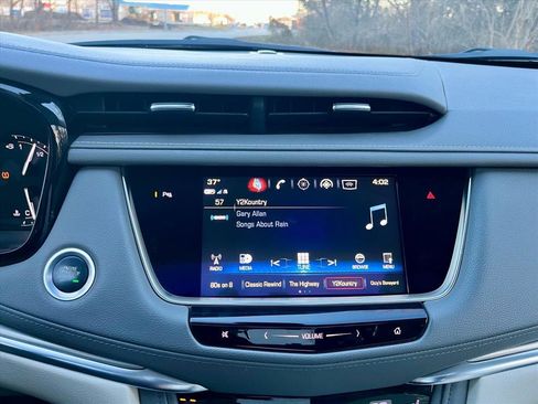 Used 2018 Cadillac XT5 Luxury w/ Driver Awareness Package image 25