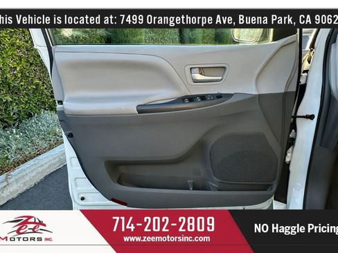 Used 2017 Toyota Sienna LE FWD image 48